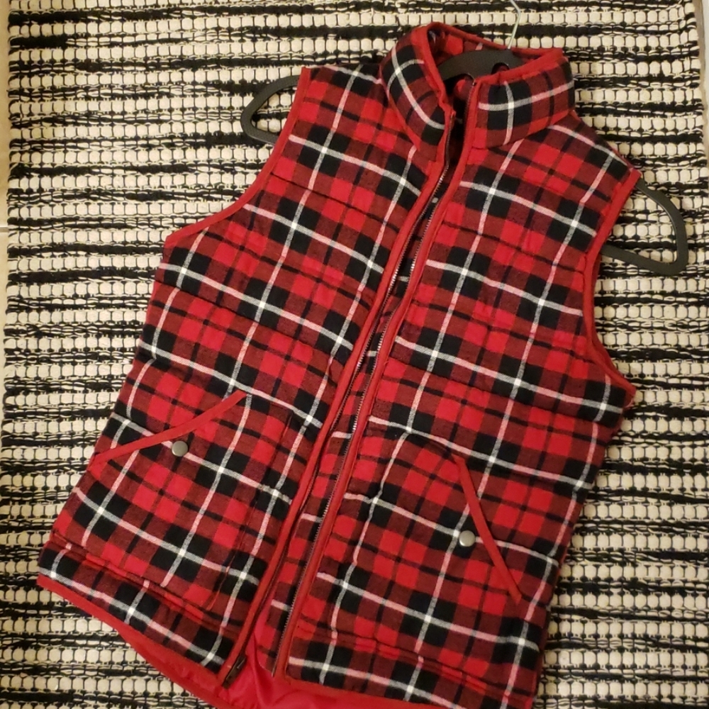 SUPER CUTE! Plaid Puffer Vest, size small